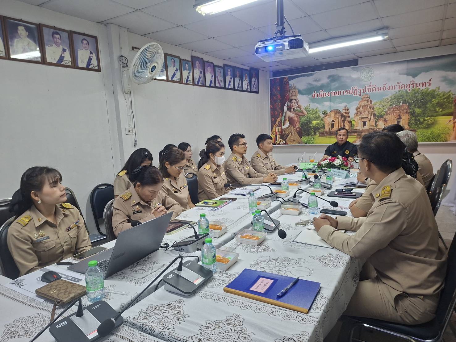 title - ผู้ตรวจราชการ ส.ป.ก. ประชุมตรวจราชการและติดตามความก้าวหน้าผลการดำเนินงานตามแผนการตรวจราชการของผู้ตรวจราชการสำนักงานการปฏิรูปที่ดินเพื่อเกษตรกรรม ประจำปีงบประมาณ พ.ศ. 2569 รอบที่ 1 เขตตรวจราชการที่ 13 จังหวัดสุรินทร์